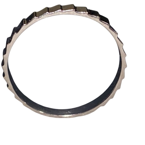 14k White Gold Ridge Band Ring - Picture 2 of 7